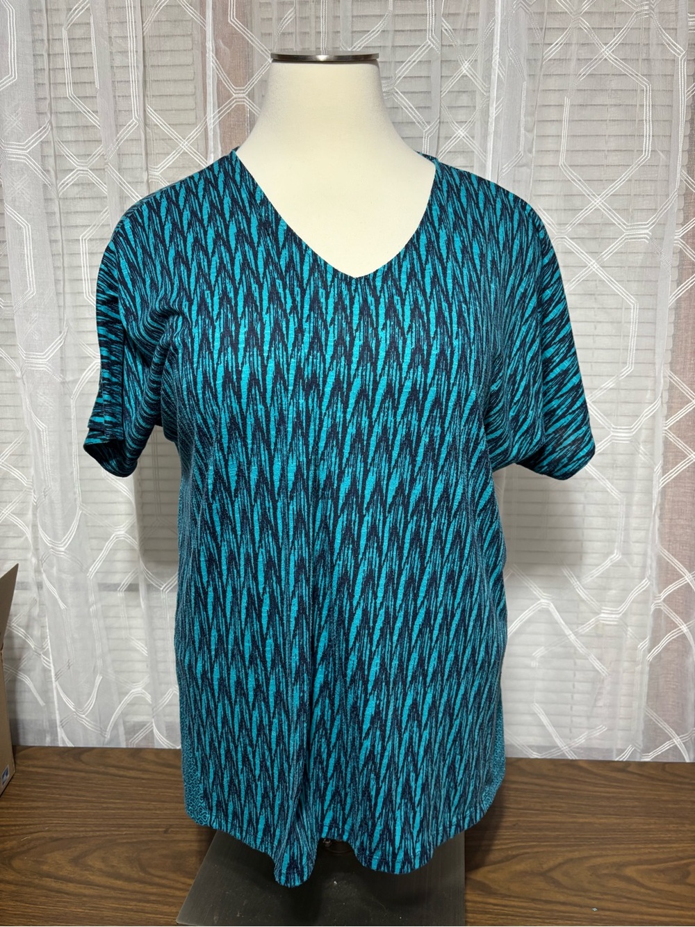 Catherines Teal Zigzag V-Neck Tunic Geometric print Aqua, Teal/Black 30L 29 p2p